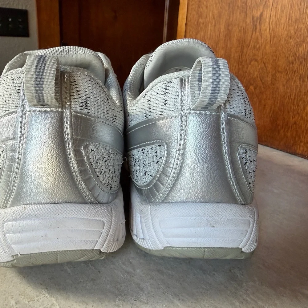 Orthofeet WIDE 7.5 Women’s Lightweight Gray Knit Walking Sneakers